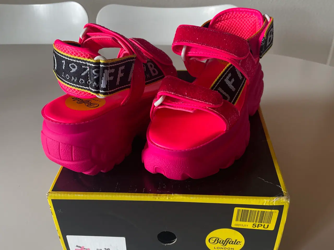 Billede 1 - Hot høj sandal Buffalo London pink