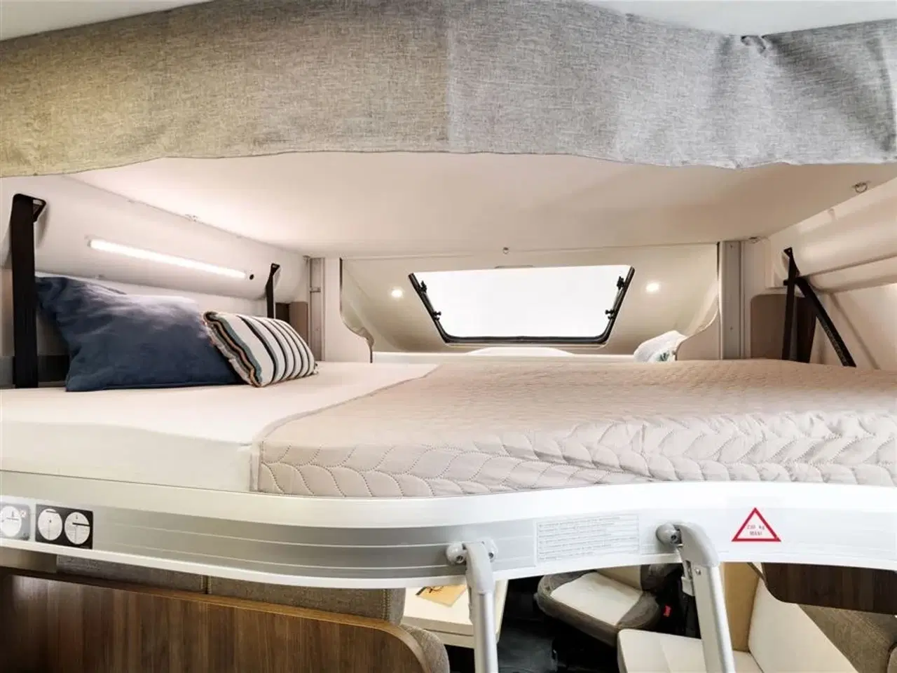 Billede 5 - 2026 - Benimar Tessoro T463   Automat gear - Dieselfyr - 12V kompressor køl - 200W solcelle
