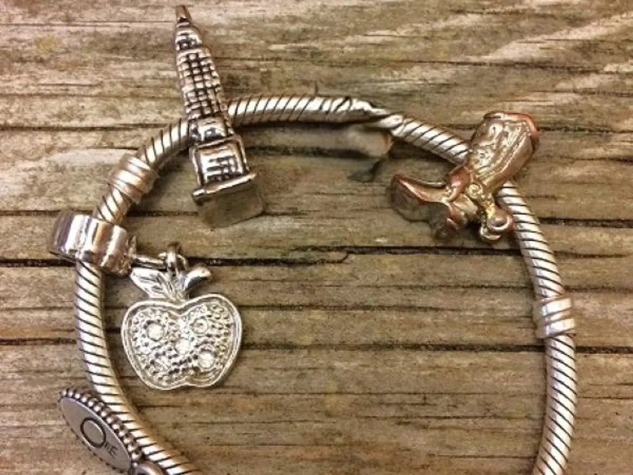 Billede 9 - 3 vedhæng med Western-tema