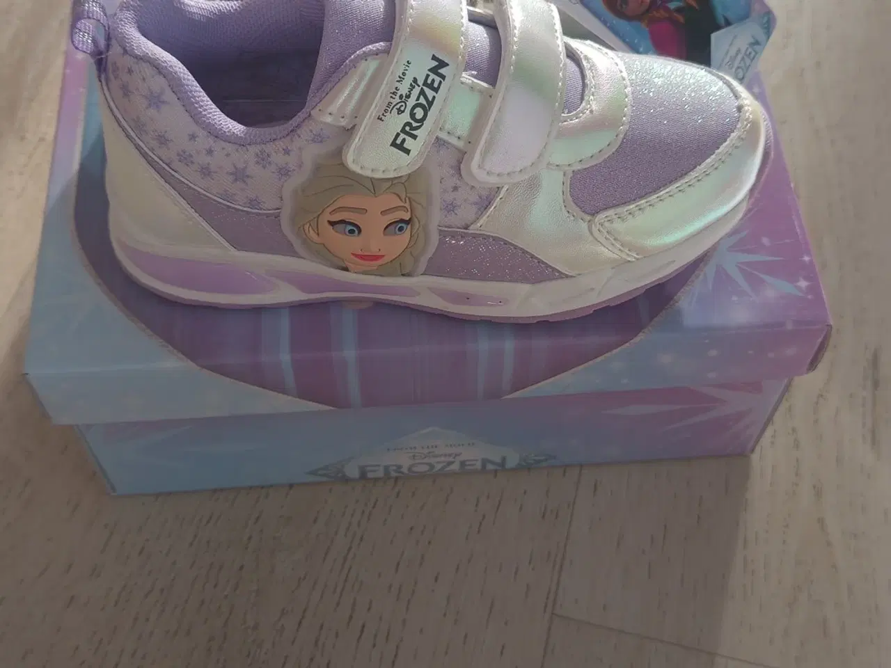 Billede 2 - Frozen sko med lys 