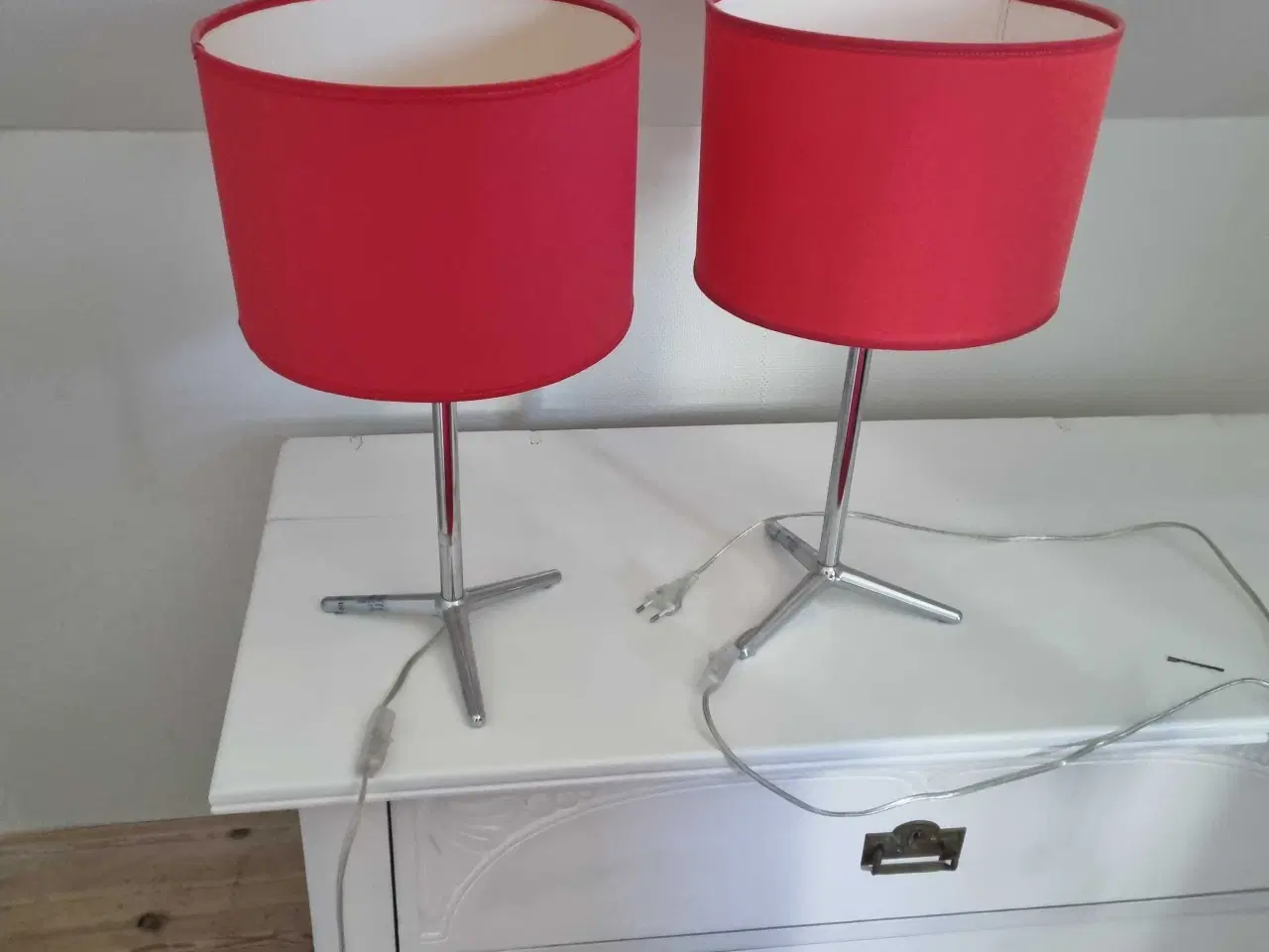 Billede 1 - Bordlampe med rød skærm