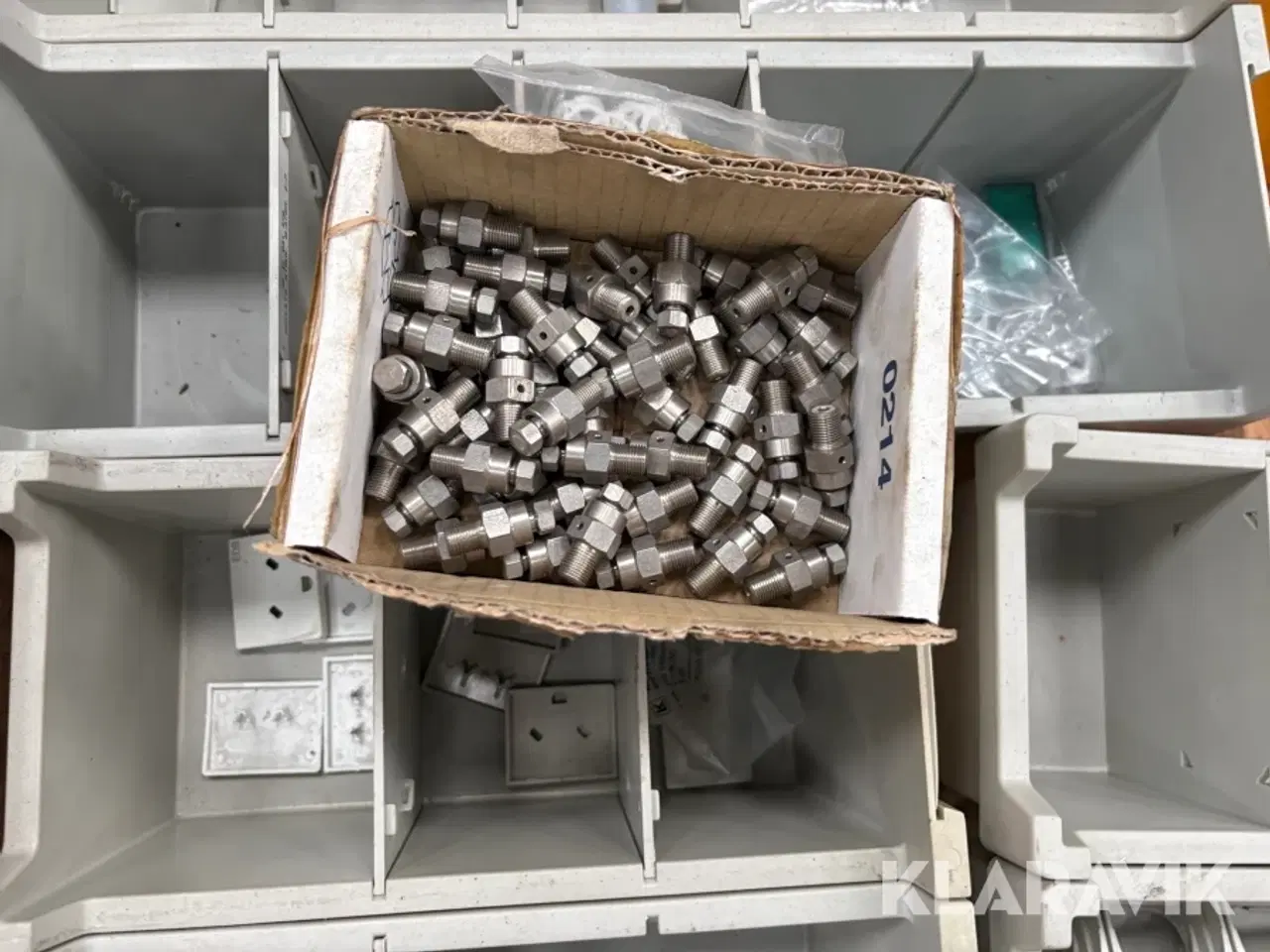 Billede 8 - Pærer og el-udstyr 3 paller