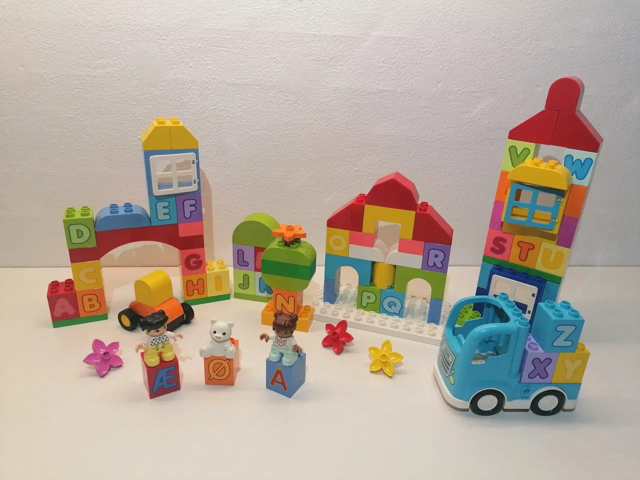 Billede 1 - Duplo Alfabet By med mange forskellige figurer, 