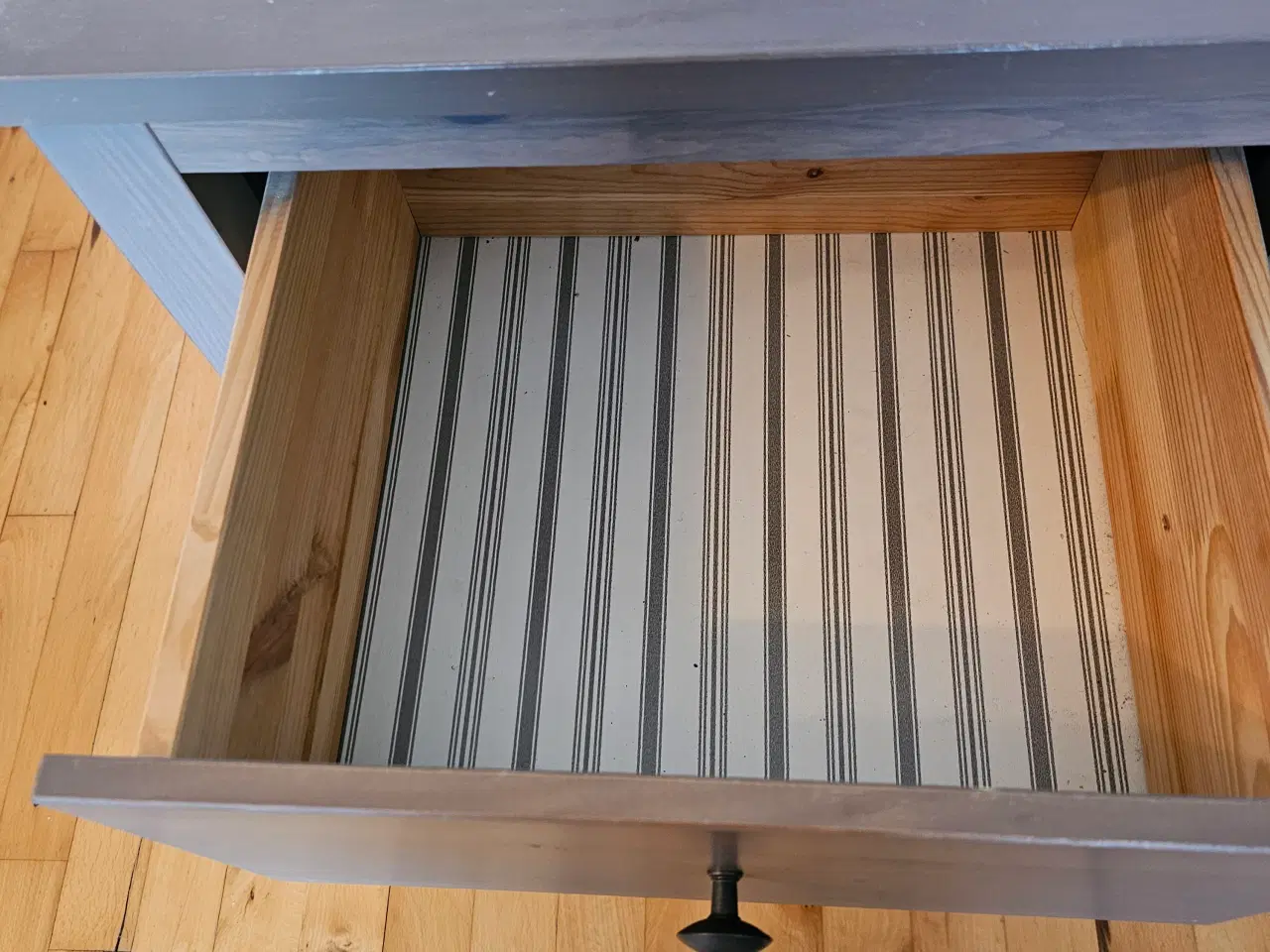 Billede 2 - Sengebord, 2 skuffer