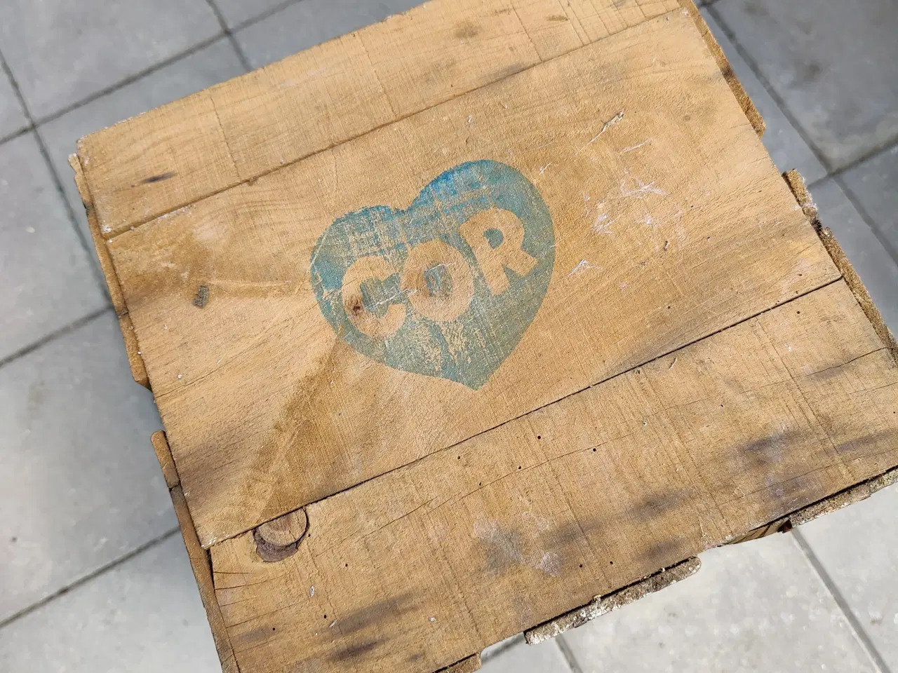 Billede 5 - Gammel træ kasse med logo