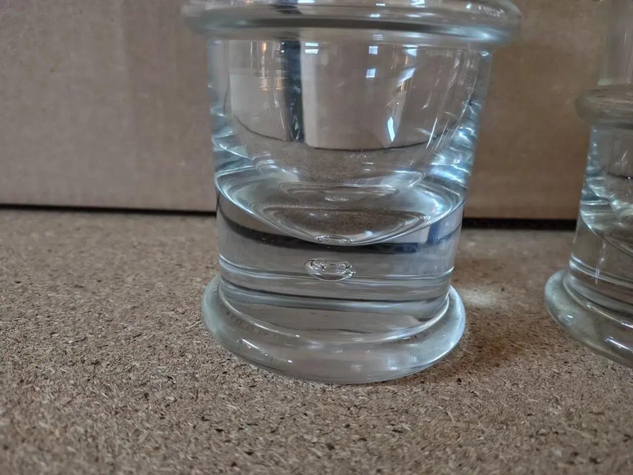 Billede 2 - To kasser glas