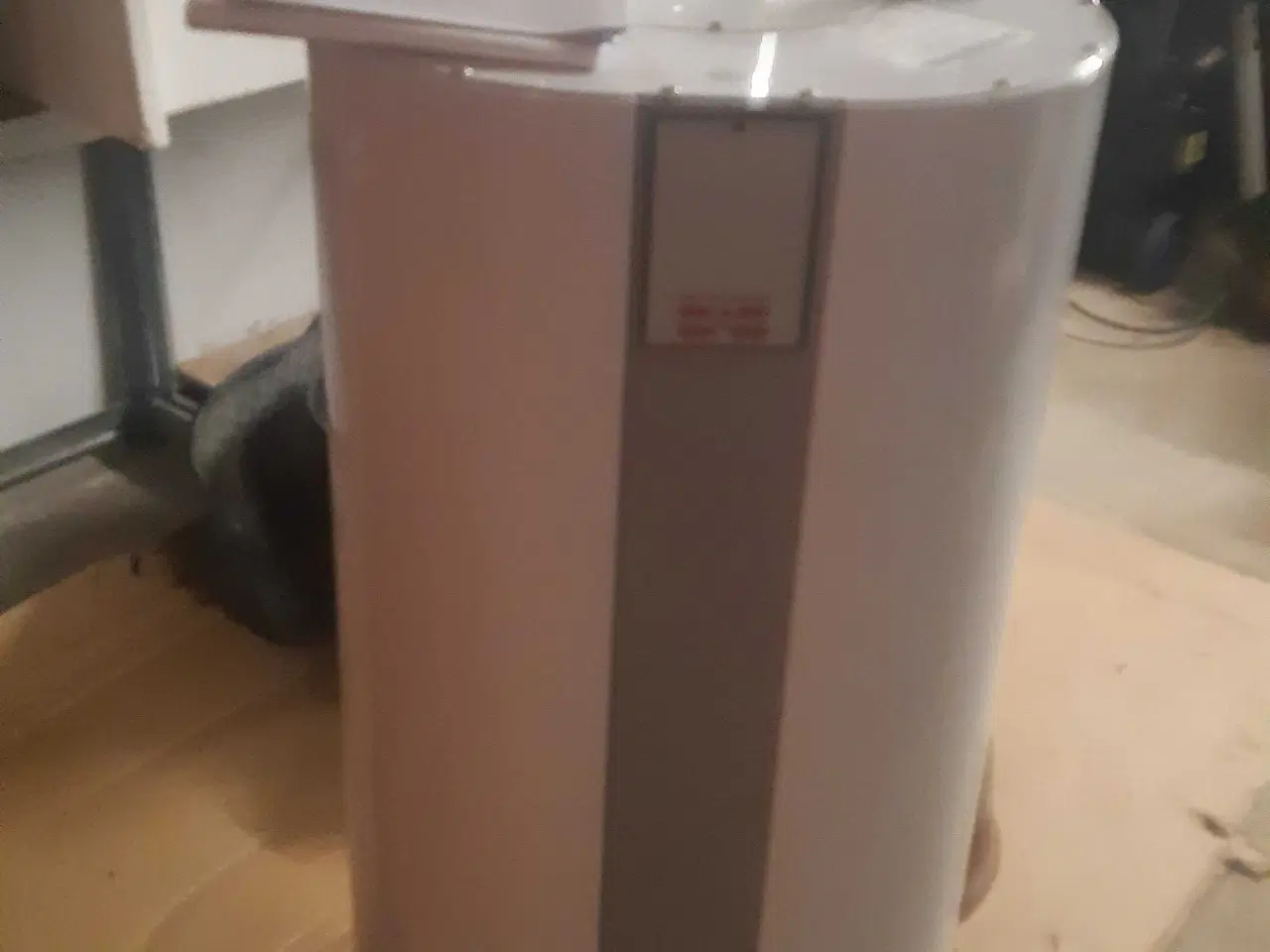 Billede 1 - Varmevandsbeholder