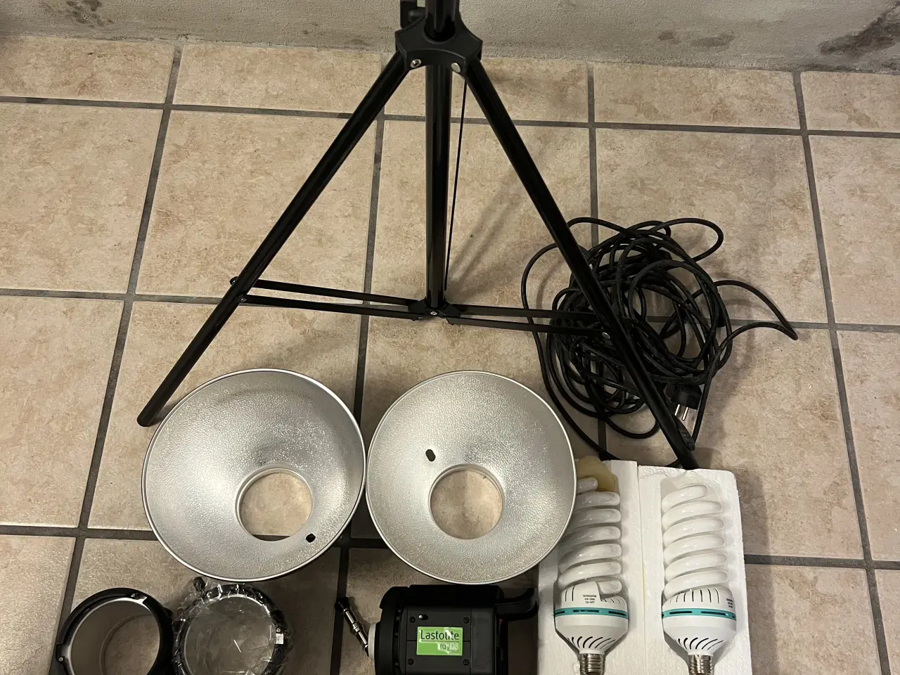 Billede 1 - Lys udstyr med et stativ