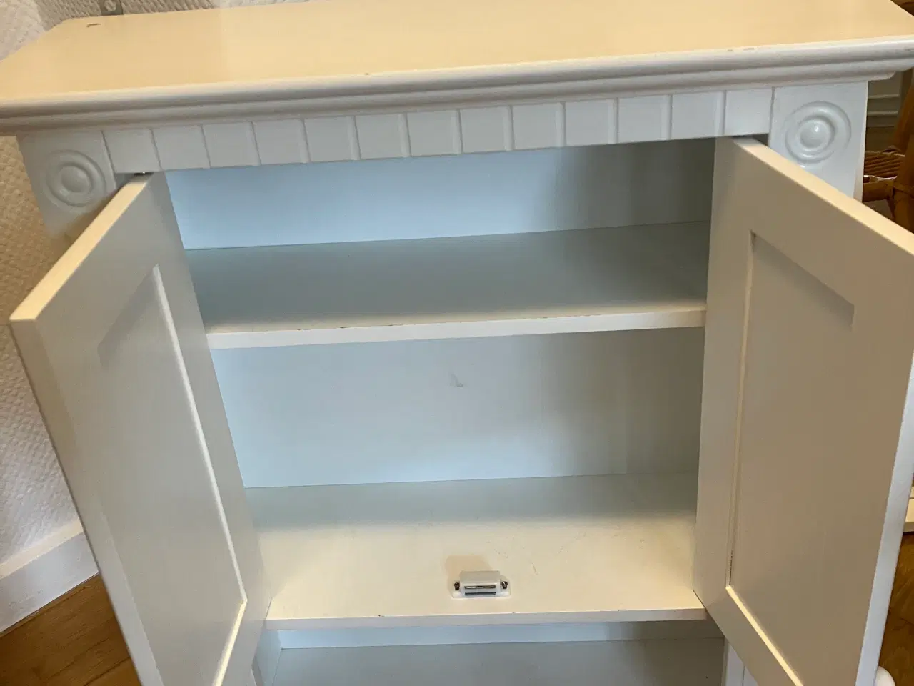 Billede 2 - Vægskab 