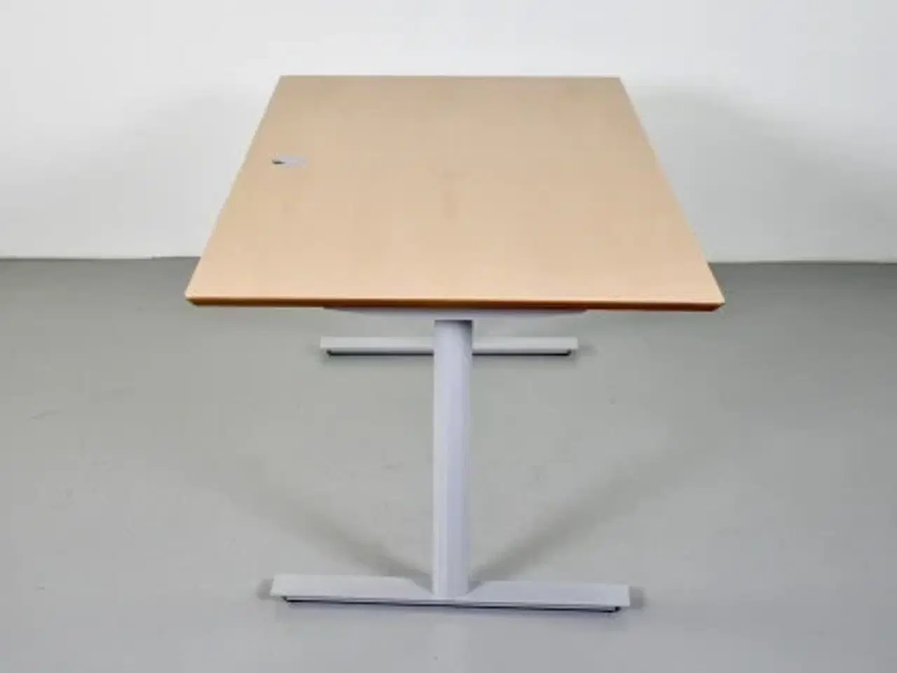 Billede 4 - Fumac hæve-/sænkebord med bøgefiner, 160 cm.