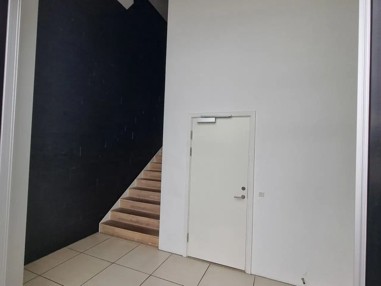 Billede 6 - Lager med kontor