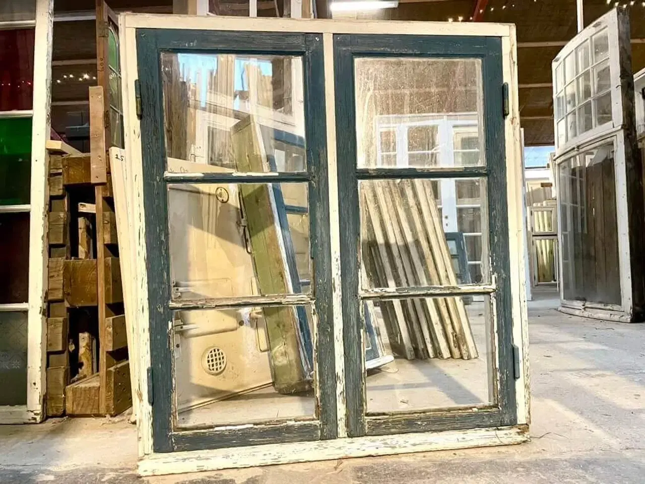 Billede 1 - Fint 2-fags, 3-ruders bondehusvindue m. karm