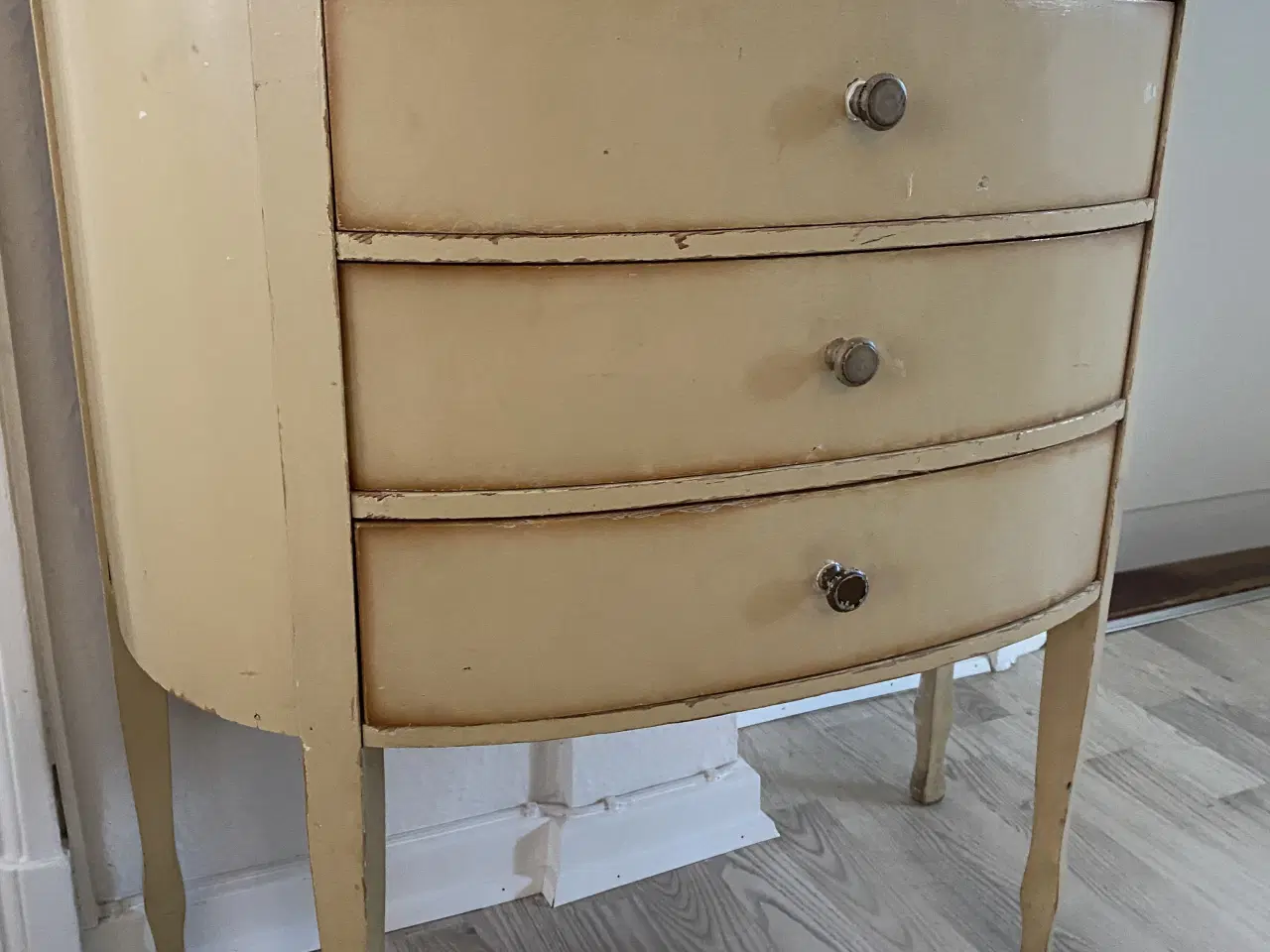 Billede 2 - Lille sød kommode 