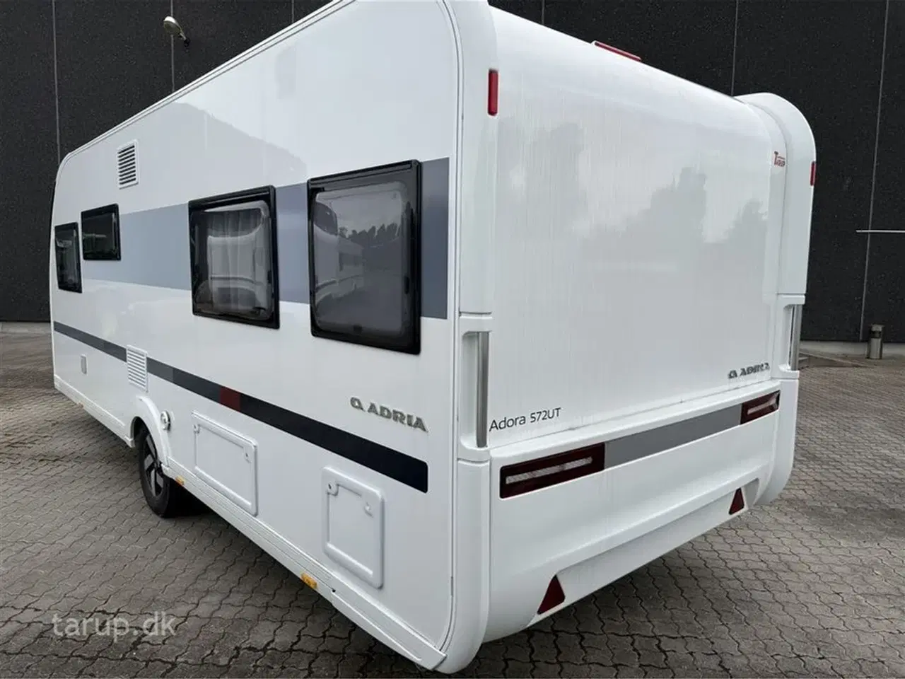 Billede 5 - 2024 - Adria Adora 572 UT Selected Edition   Enkeltsenge, rundsiddegruppe, stort badeværelse, Alde centralvarme, aircondition og Smart Box gaskassesystem, El-gulvvarme