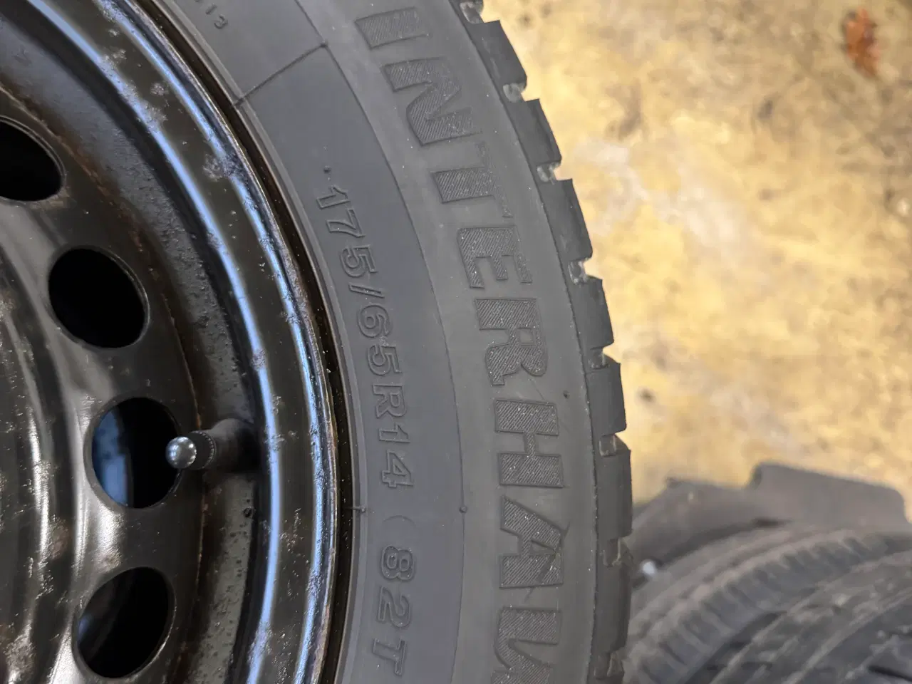 Billede 2 - 4x100 vinterhjul Aygo c1 107