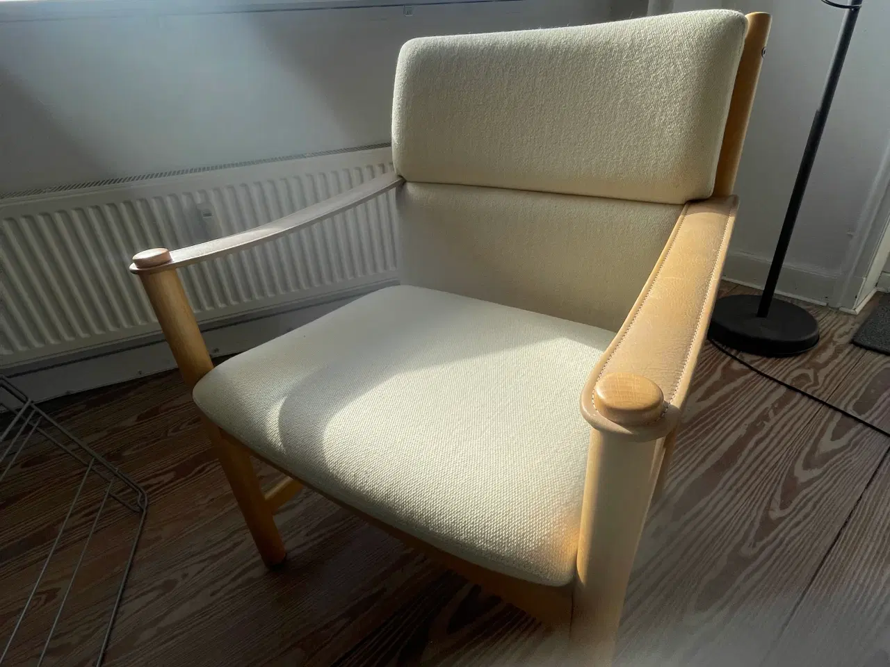 Billede 1 - Lænestol med læder armlæn 2 stk