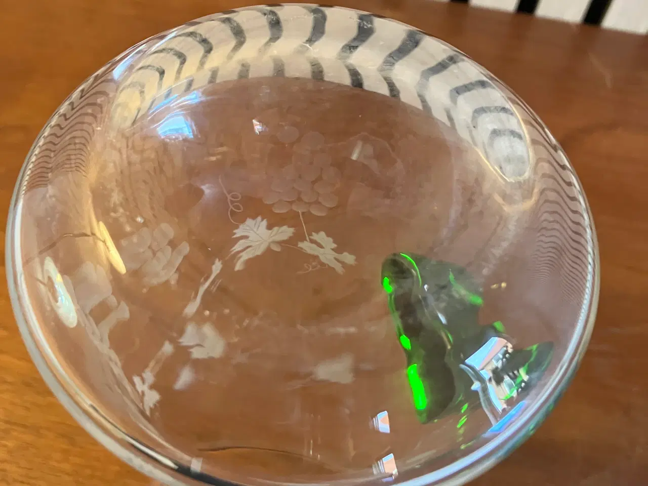 Billede 5 - Smuk vintage fransk glaskande med grøn hank og sle