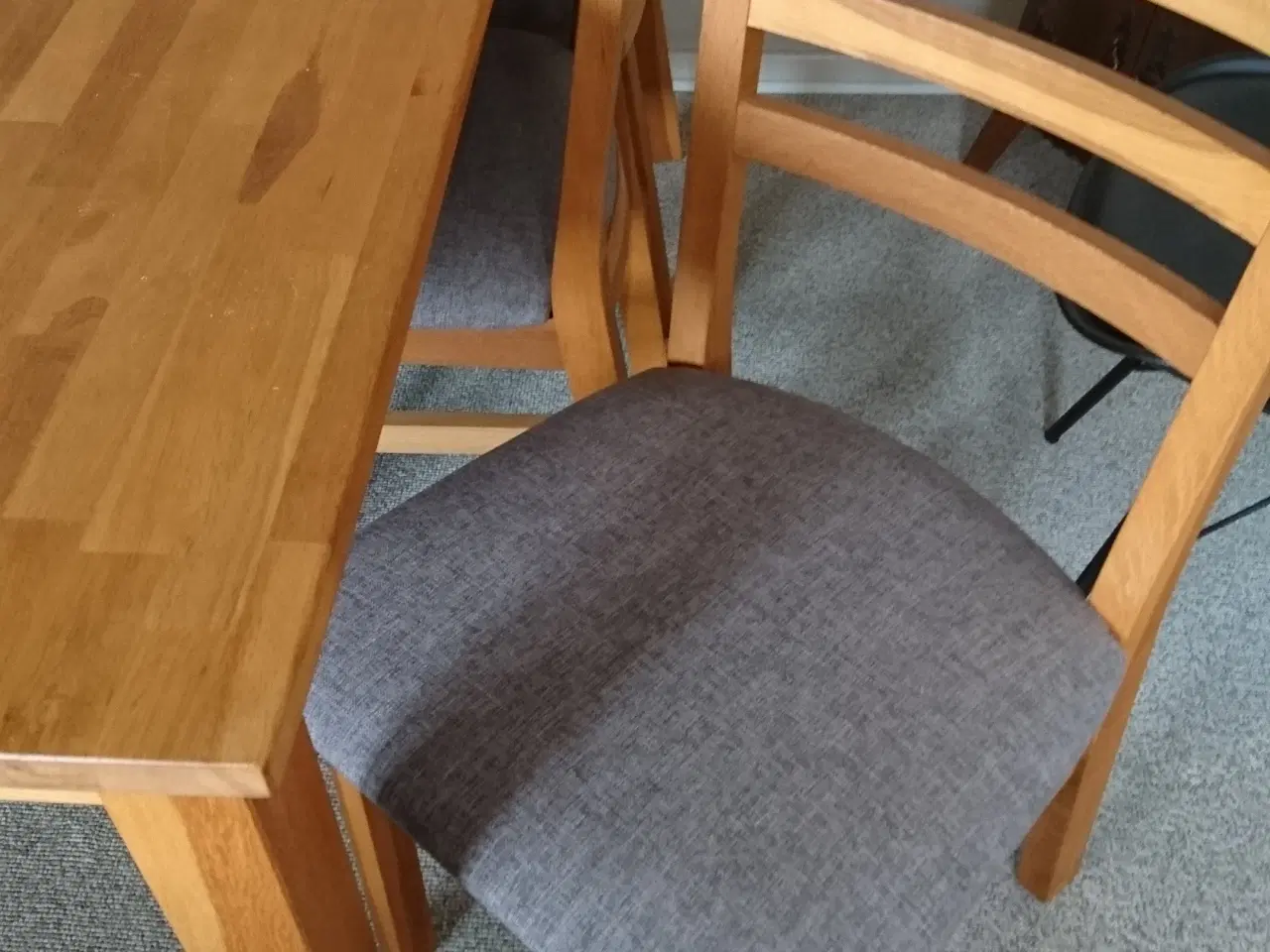 Billede 1 - Spisebord samt seks stole. 