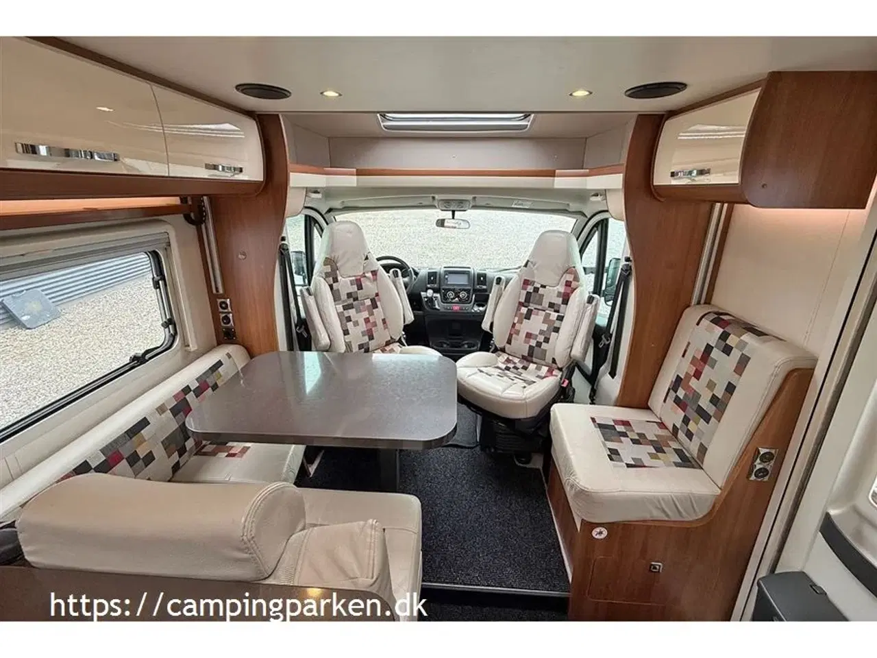 Billede 3 - 2017 - Hobby Optima De Luxe T 65 HGQ aut.   FIn autocamper m. automatgear, 150 hk, sænkeseng og queens bed