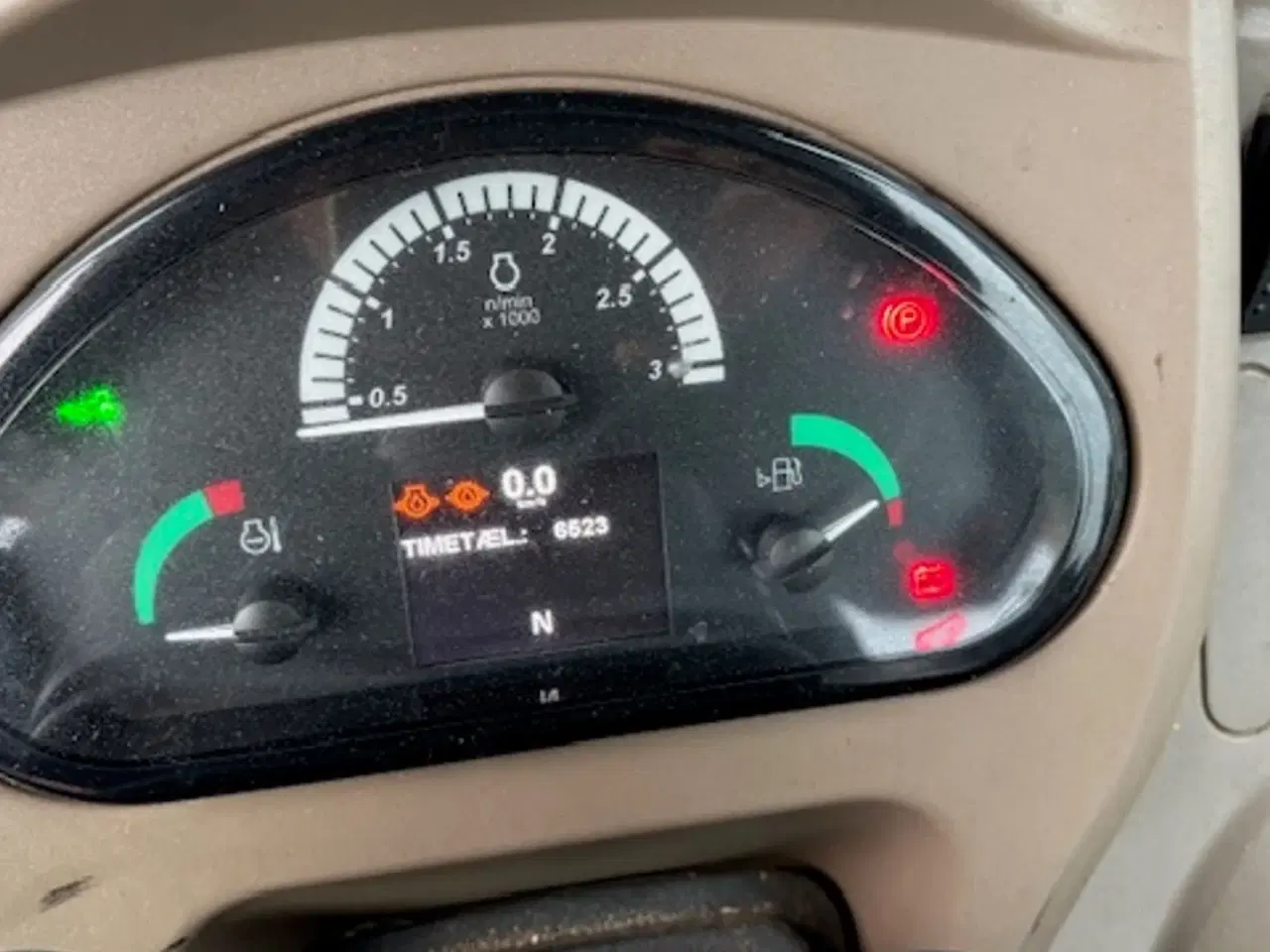 Billede 18 - John Deere 5105GF FRONTLIFT. HJUL MED GRÆSDÆK MEDFØLGER