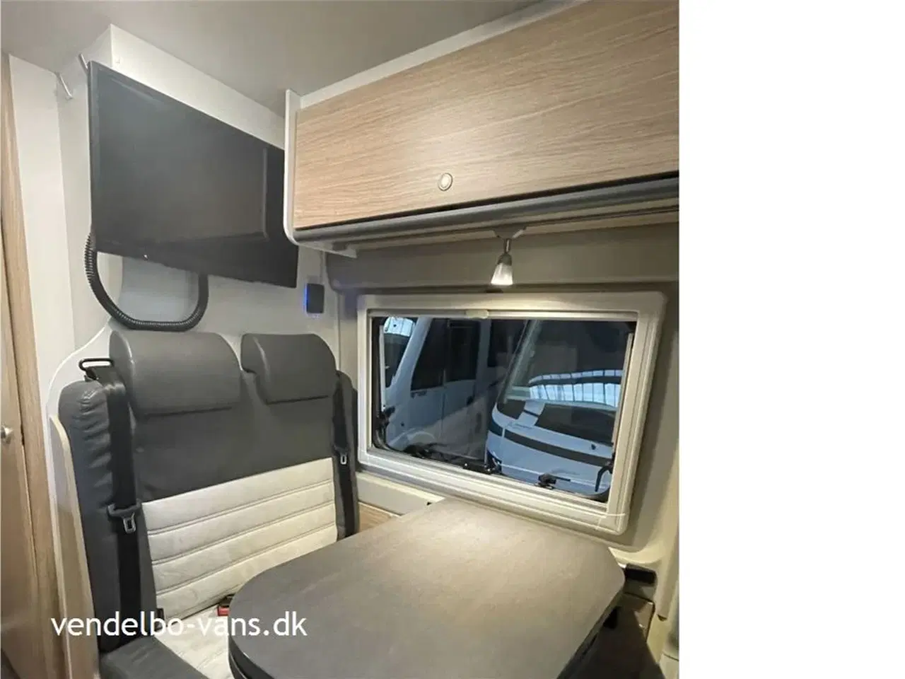 Billede 14 - 2022 - SunLight Cliff 640 Adventure Edition   Let kørt Van model med enkeltsenge og 9 trins automatgear