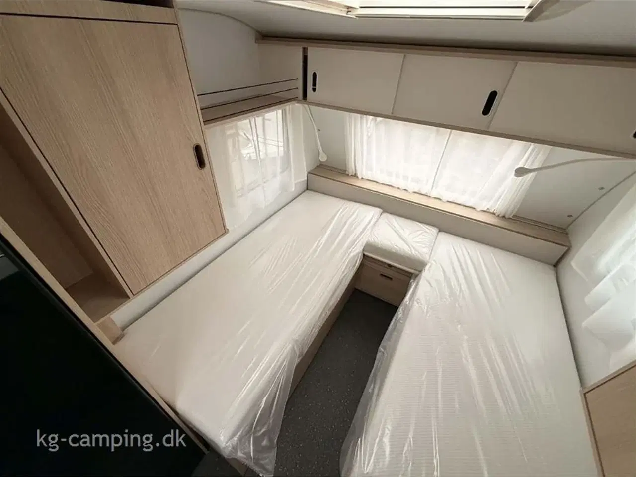 Billede 4 - 2026 - Adria Aviva 492 LU Enkeltsenge med udtræk samt endesiddegruppe. NU på Lager!