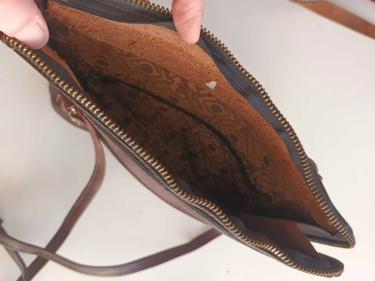 Billede 3 - Skuldertaske I brunt læder