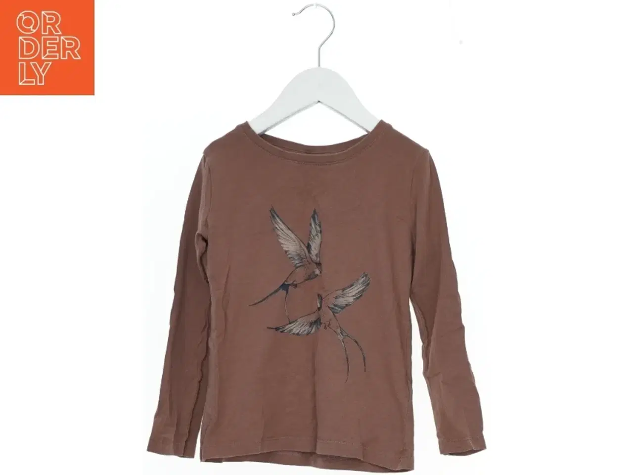 Billede 1 - Langærmet brun bluse med fuglemotiv fra Name It (str. 110)