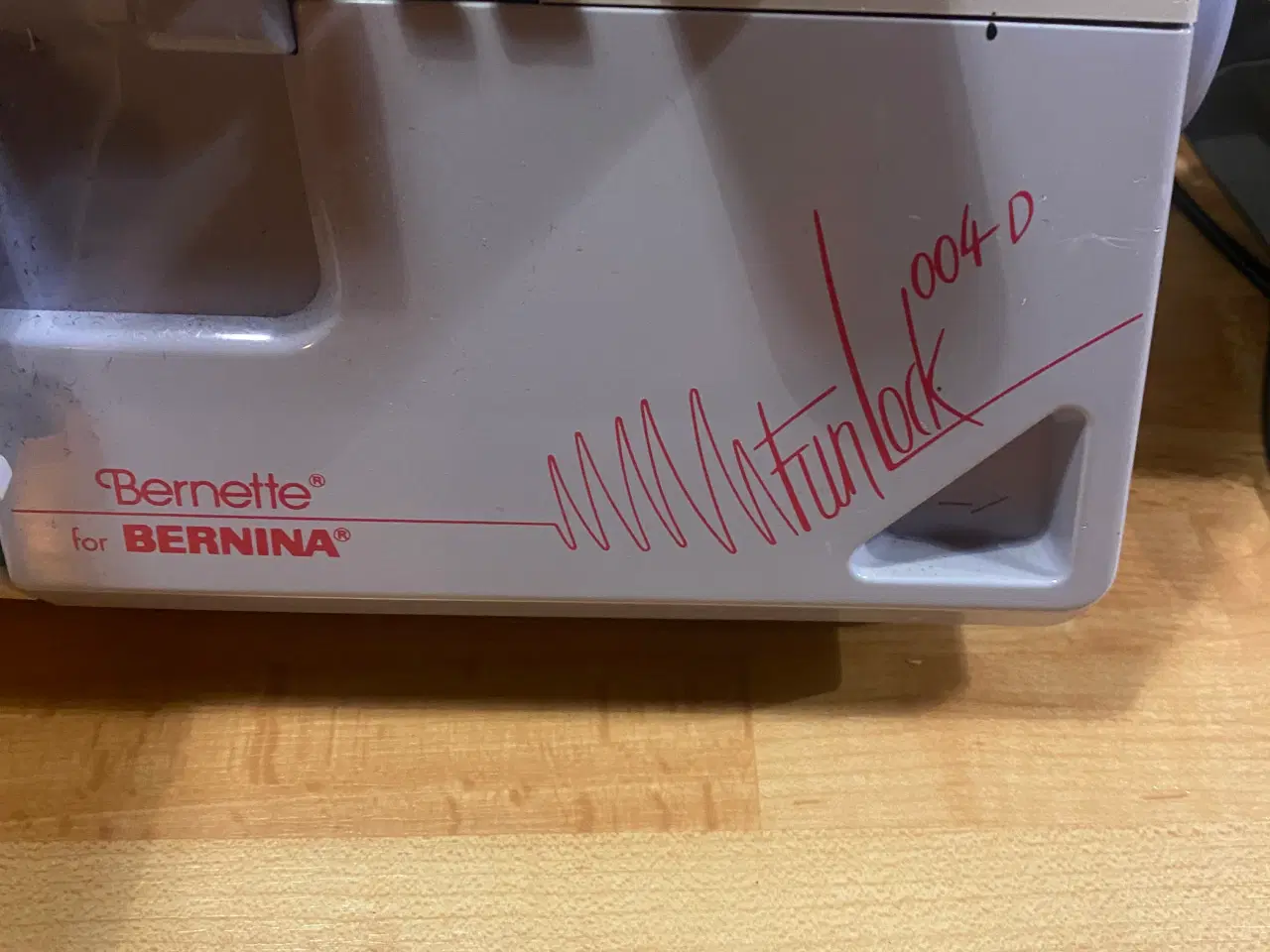 Billede 5 - Overlocker, Bernina Bernette Funlock 004