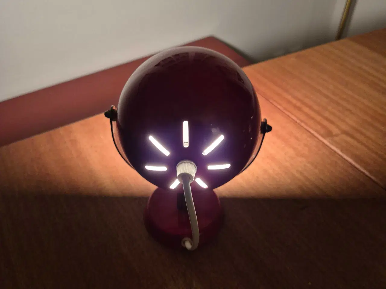 Billede 6 - Herlige røde væglamper med beslag