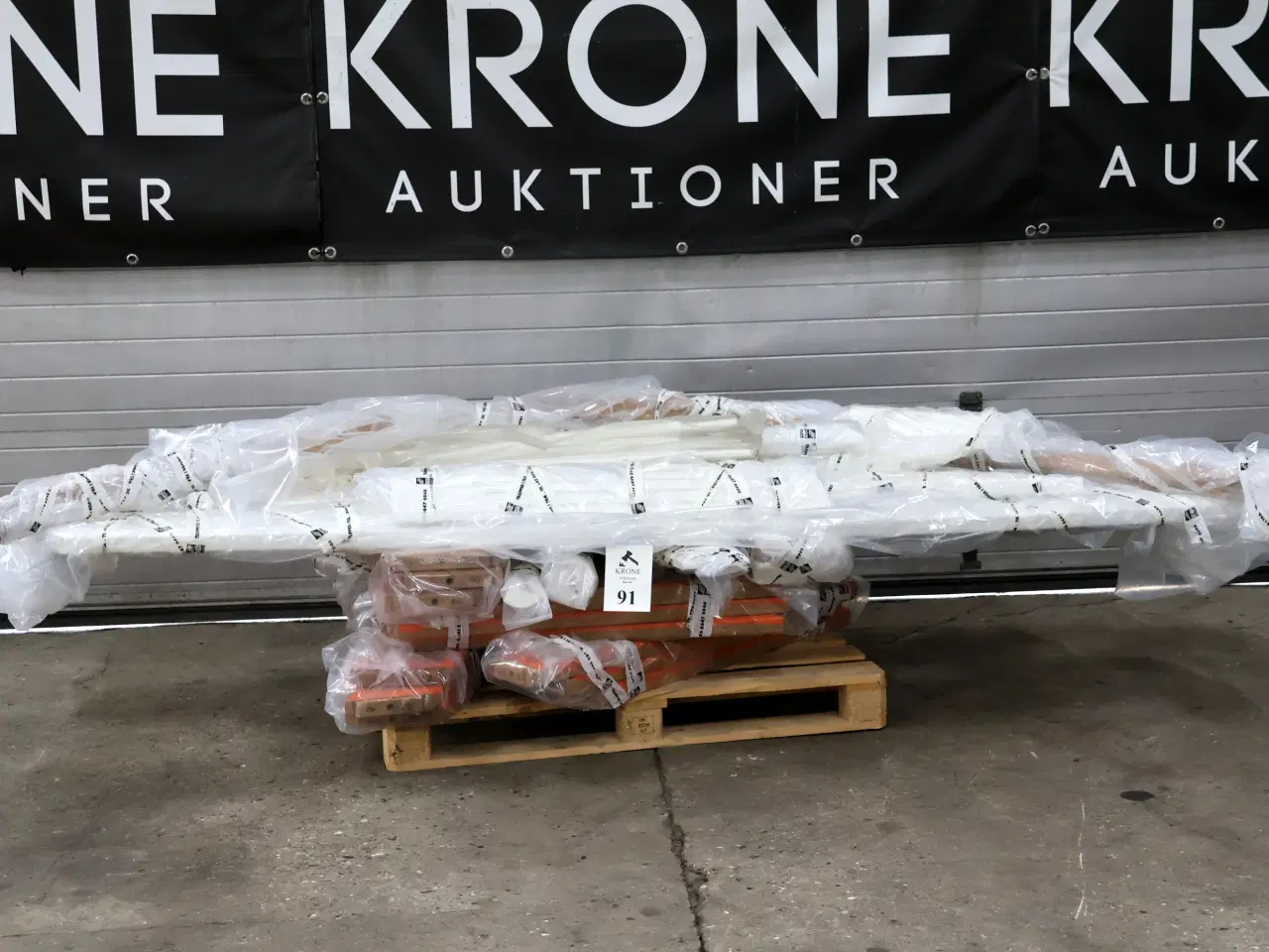 Billede 8 -  ¼-svingstrappe med trin og håndlister