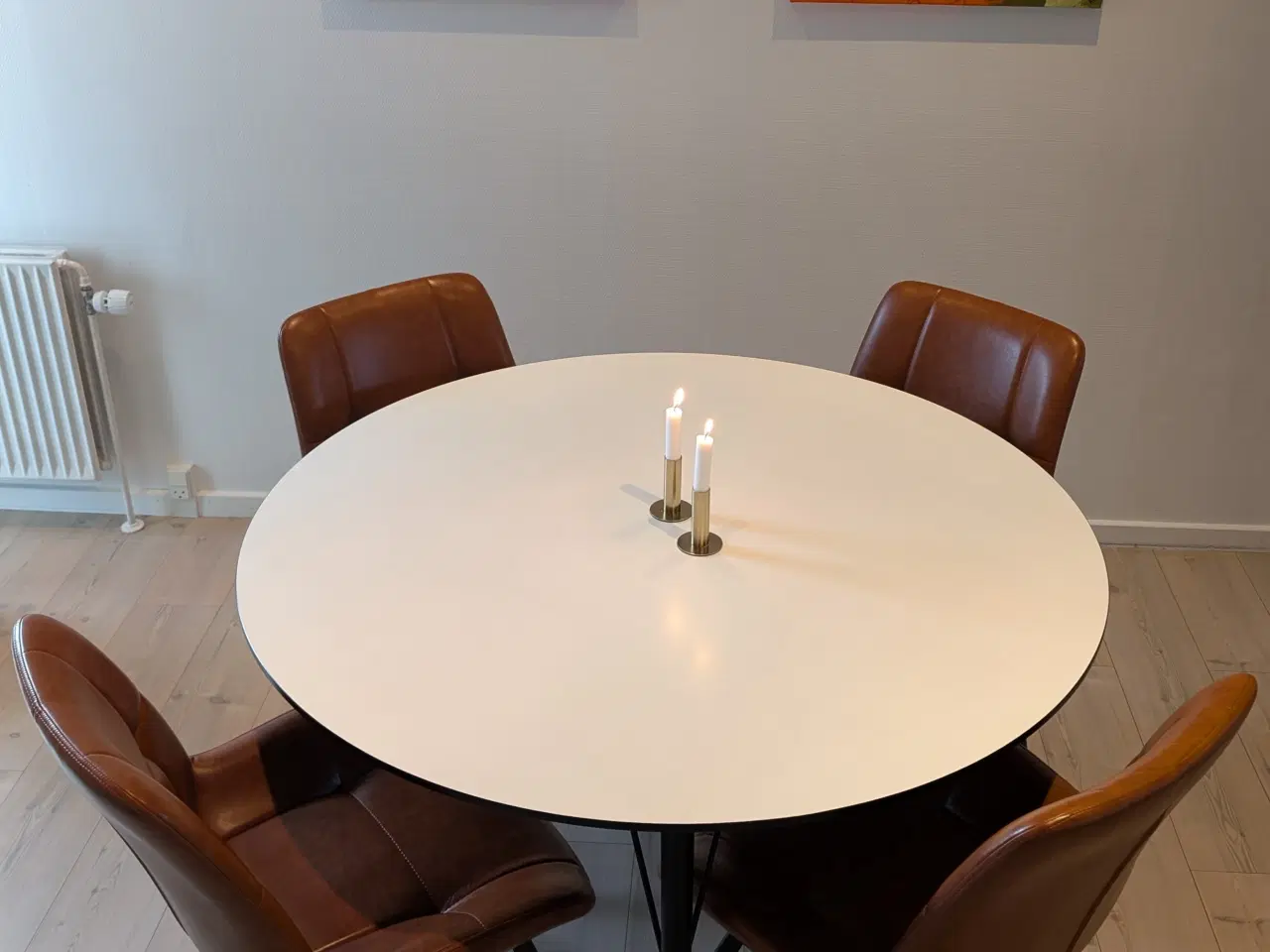 Billede 1 - [NEDSAT pris] Rundt spisebord i meget høj kvalitet