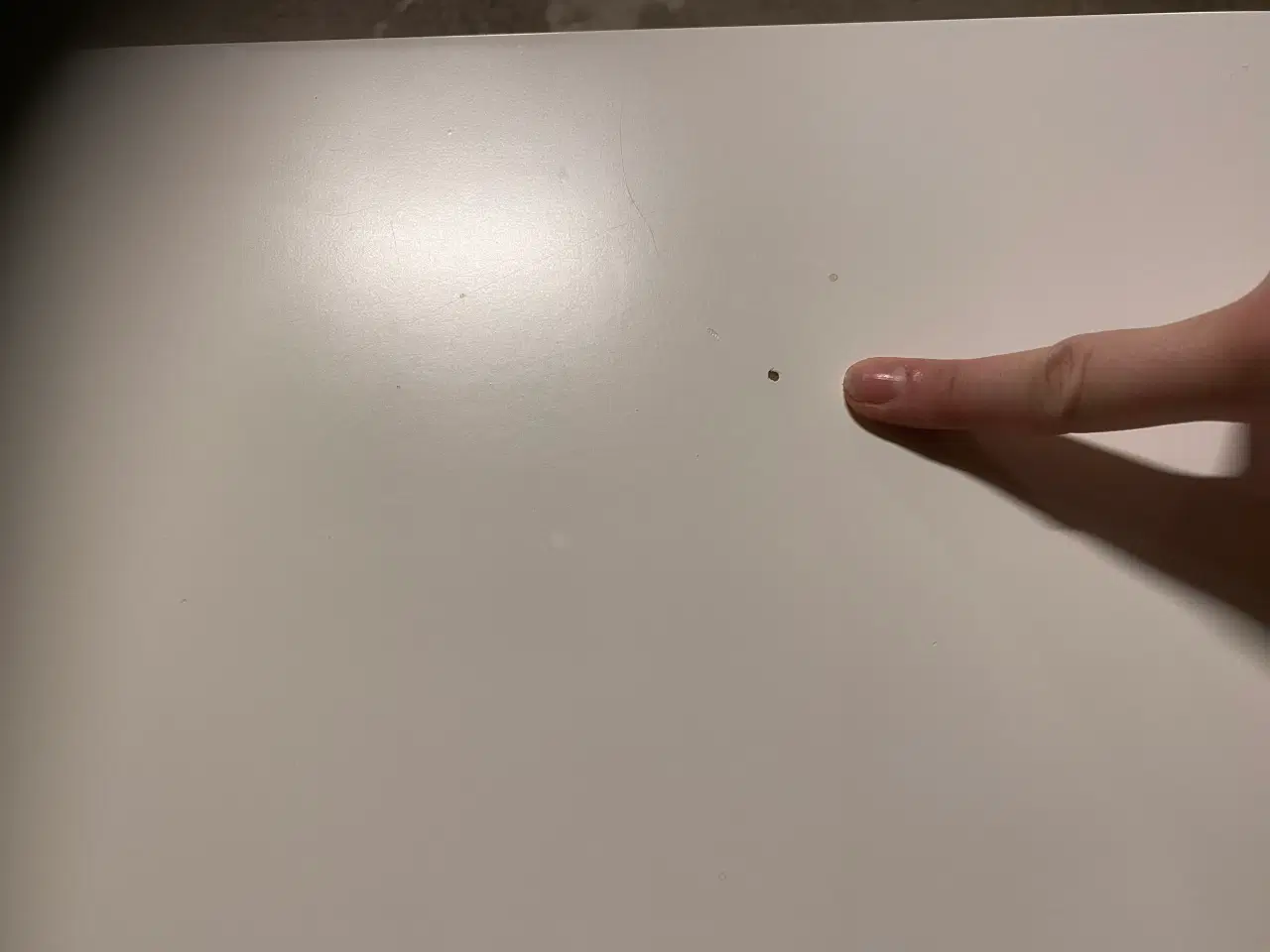 Billede 2 - Brugt spisebord i hvid, sælges for 200,- kr.