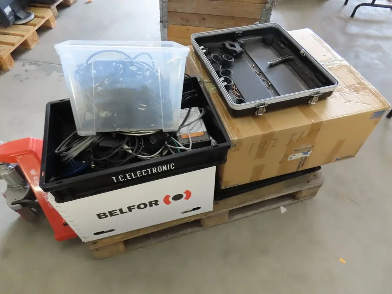 Billede 1 - Palle med rester fra TC ELECTRONIC