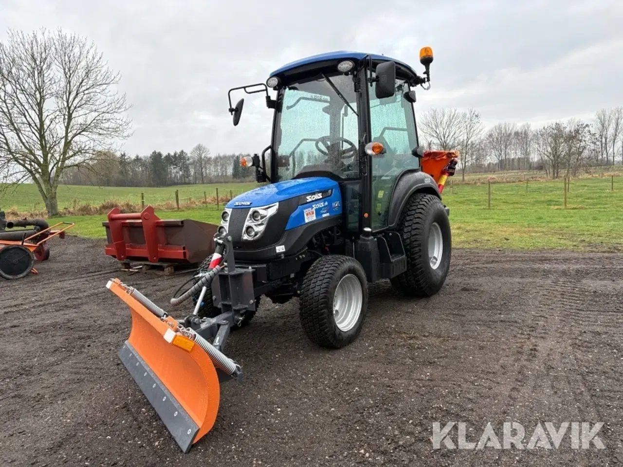 Billede 1 - Traktor med sneplov og saltspreder Solis H26 HST