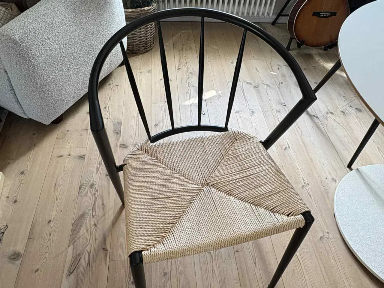 Billede 1 - Spisebord og stole 