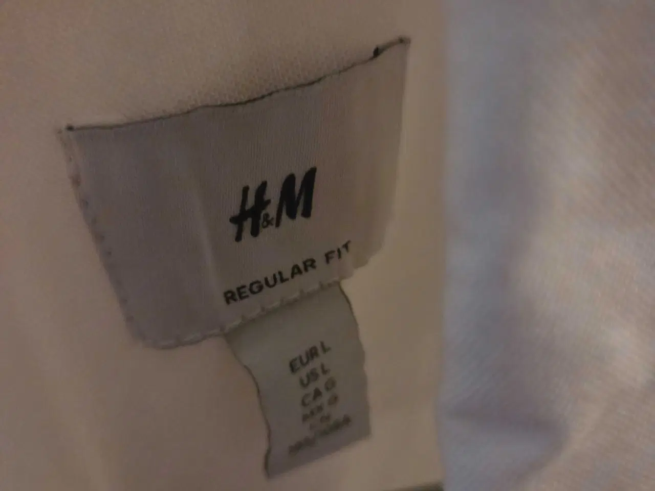Billede 2 - Hvid H&M skjorte 