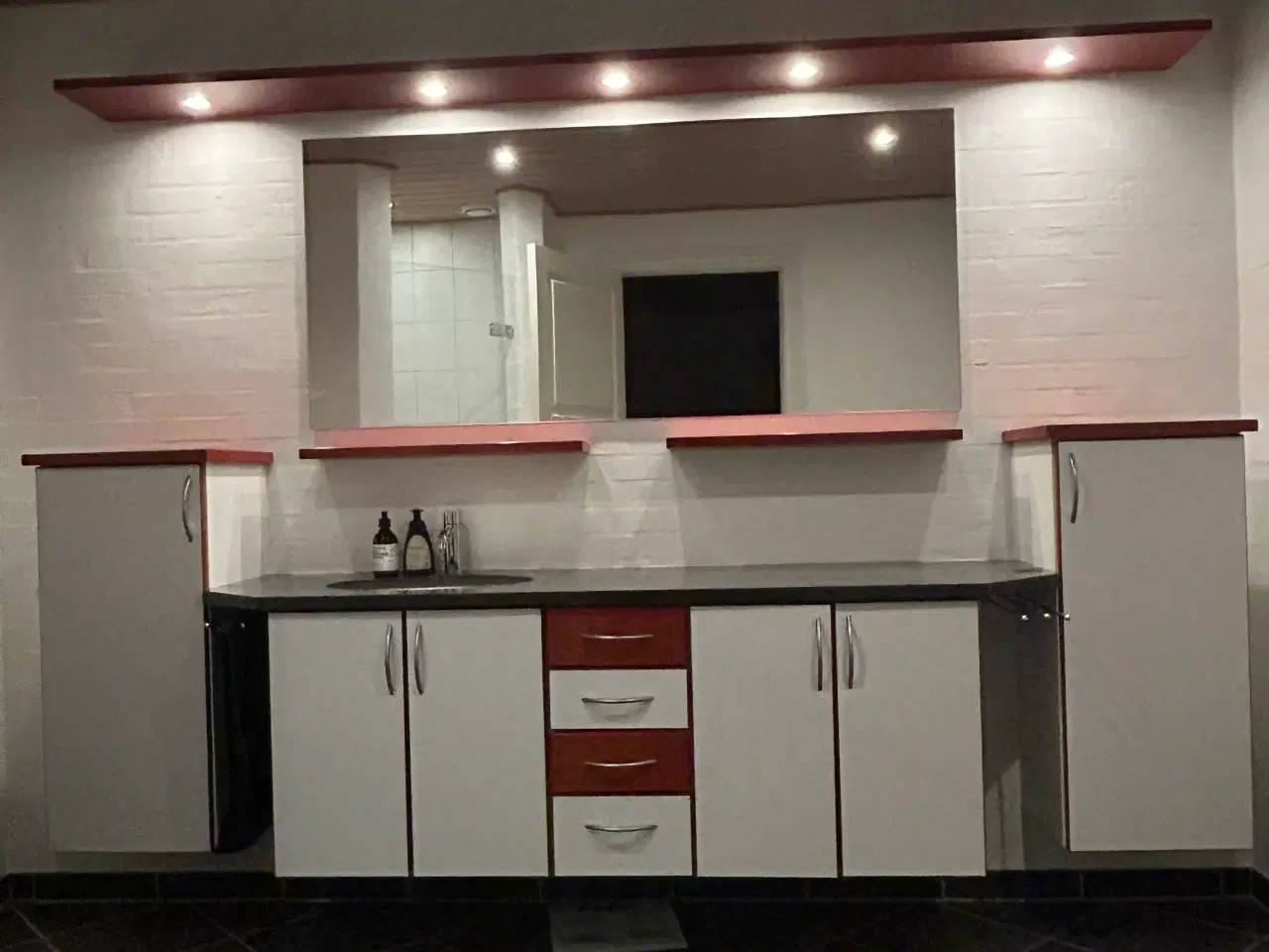 Billede 1 - Invita bad Europa Hvid/Kirsebær