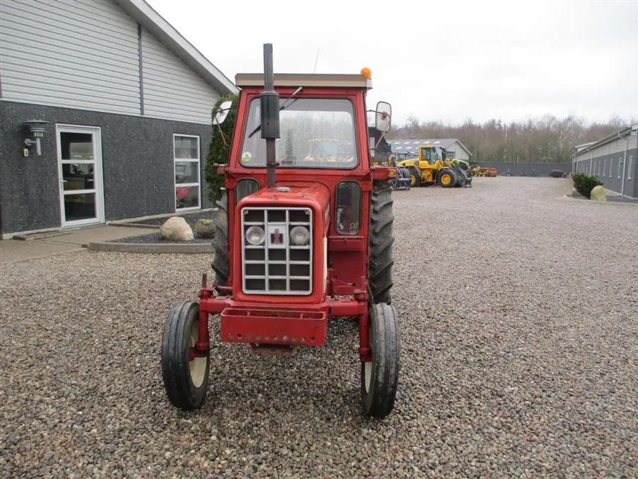 Billede 9 - IH 474 En ejers traktor med lukket kabine på