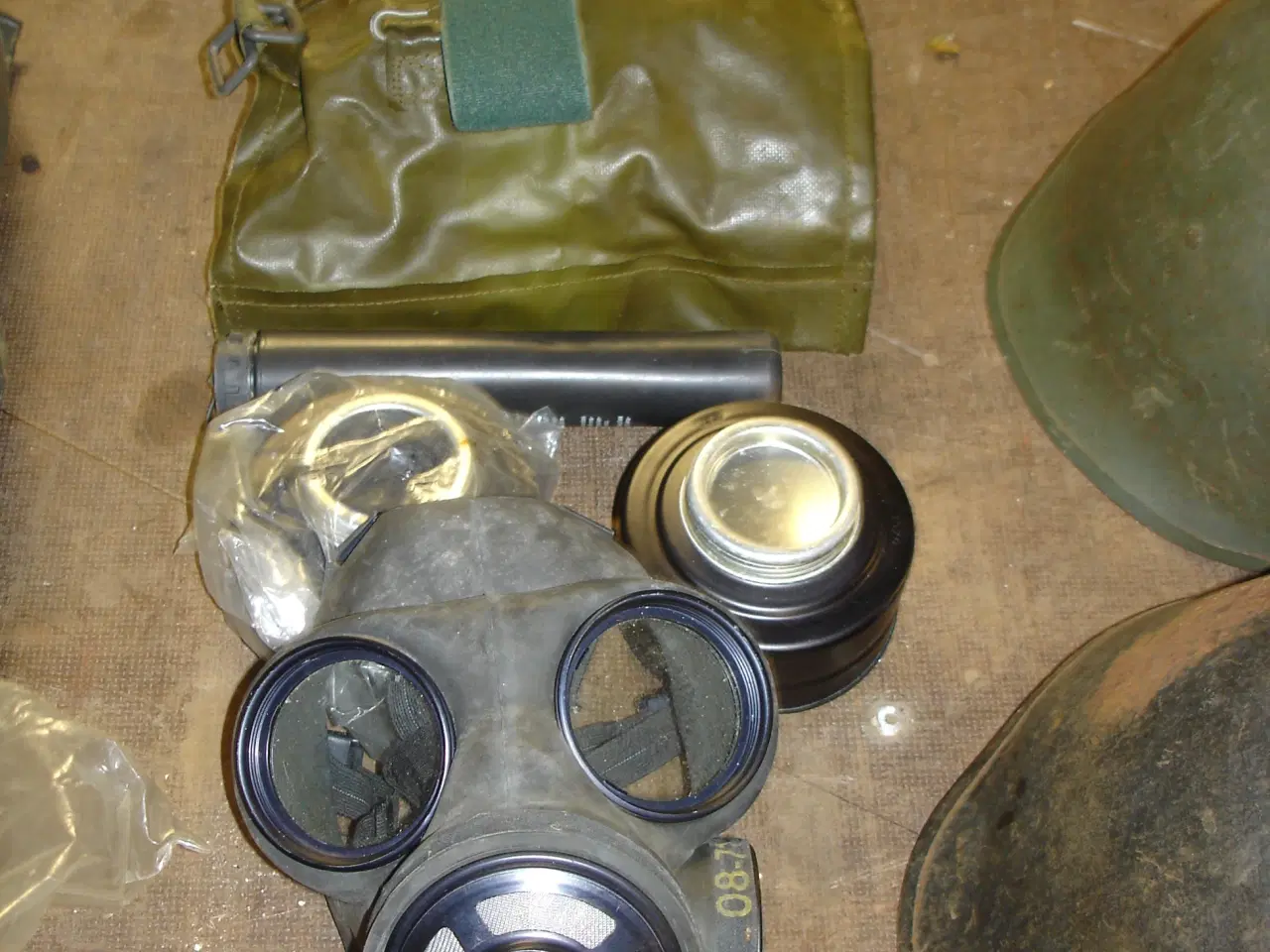 Billede 7 - Militære effekter Hjelme m.m.