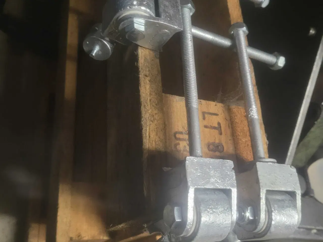 Billede 3 - Hængsler til gynger