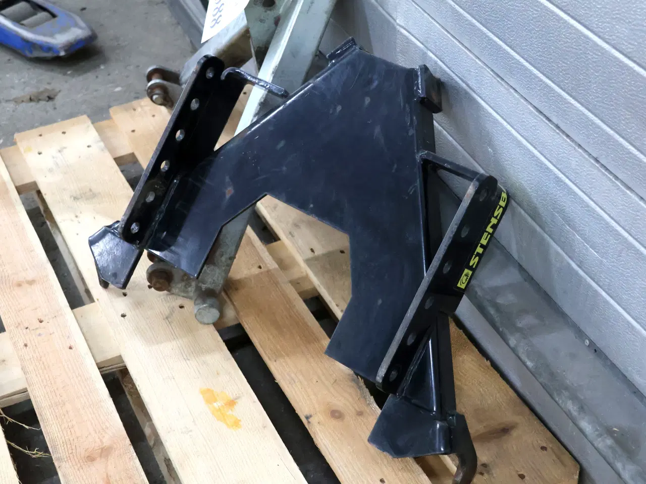 Billede 4 -  A-rammesæt Stenballe, maskine og redskabsdele. 