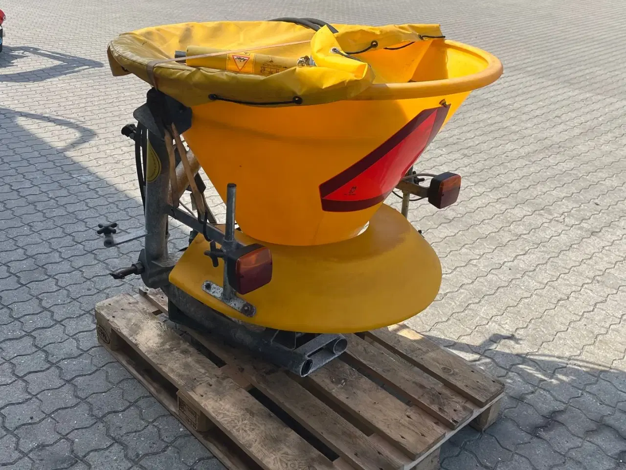 Billede 8 - Jar-Met n020 Saltspreder til lille traktor