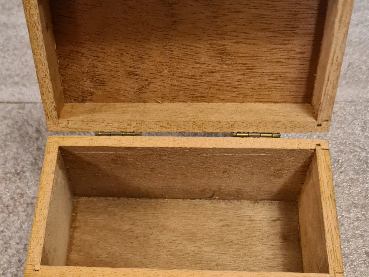 Billede 2 - Retro æske i træ.