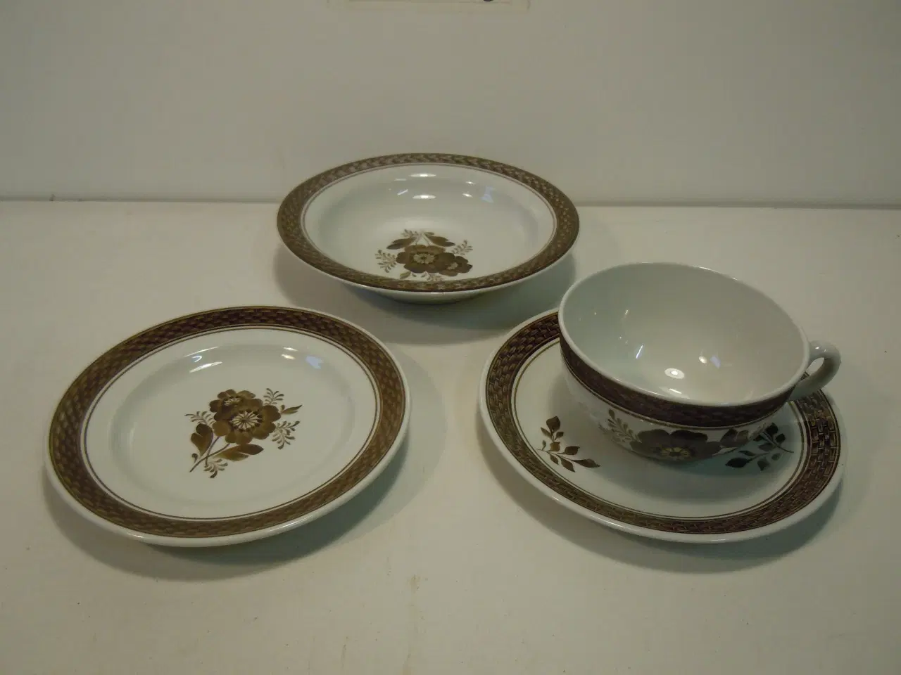 Billede 1 - OPHØR KGL Brun Tranquebar rest 1/2 pris. pris fra