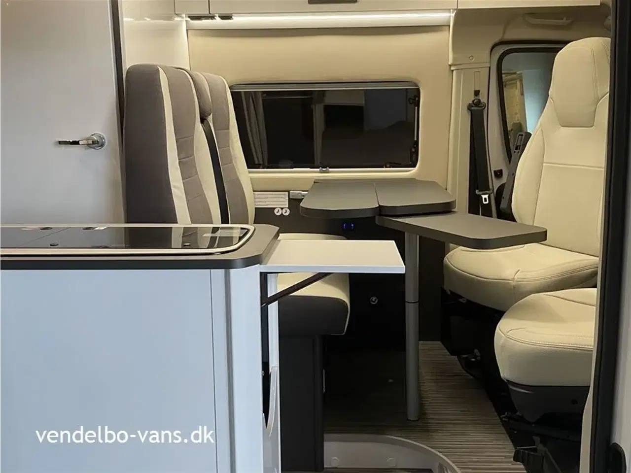 Billede 12 - 2022 - McLouis Menfys Van 03 S-Line   Campervan med dobbeltseng UNDER 6 meter