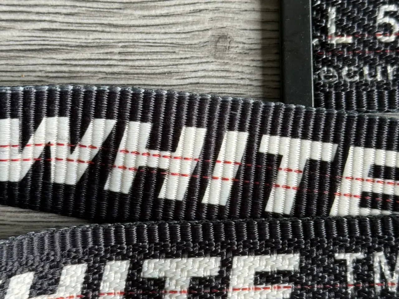 Billede 4 - To nye Off-White bælter, sort el. gult