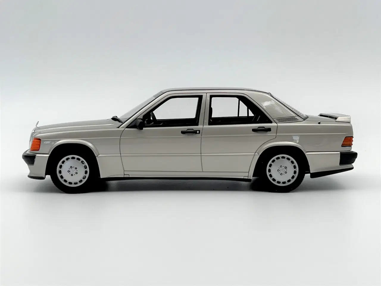 Billede 3 - 1988 Mercedes 190E 2,5 16v Limited Edition 1:18  