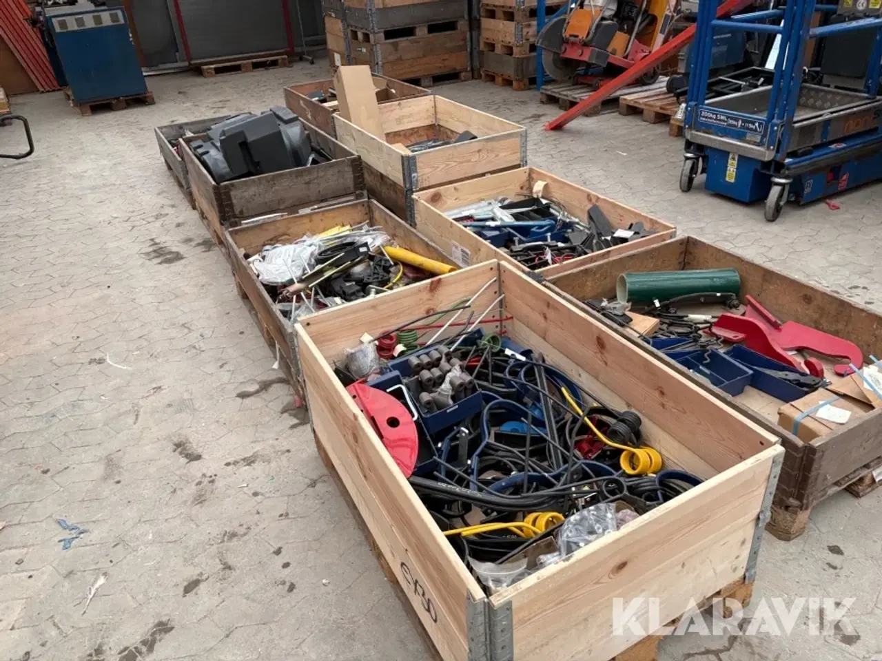 Billede 2 - 9 paller blandet reservedele