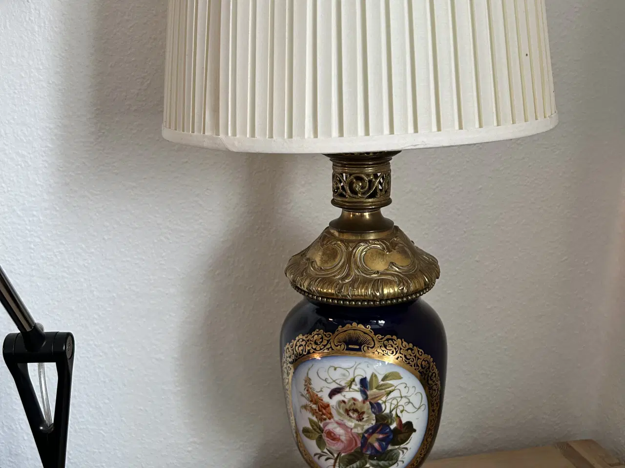 Billede 5 - 2 lamper med forskelligt blomster motiv 